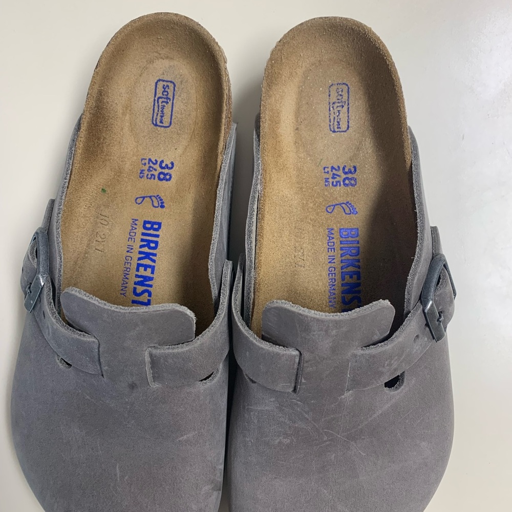 Boston Soft Footbed
Oiled Leather. COLOR:
Iron